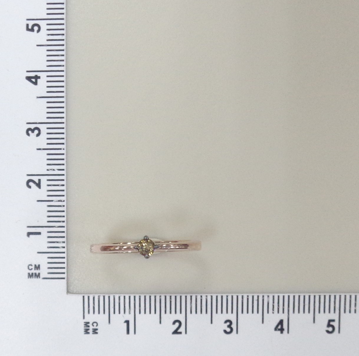 Серебряное кольцо с коньячным бриллиантом